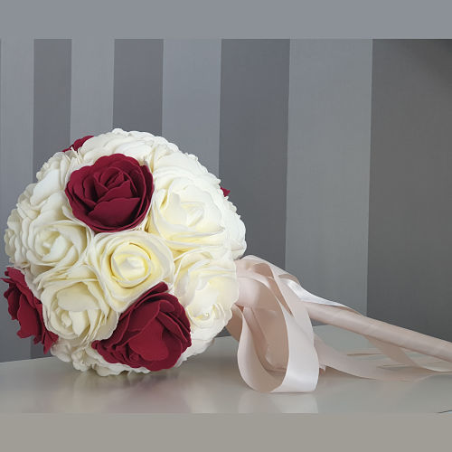 Ramo de Rosas para Alfileres – Marfil y Burdeos - Sublime Wedding Shop